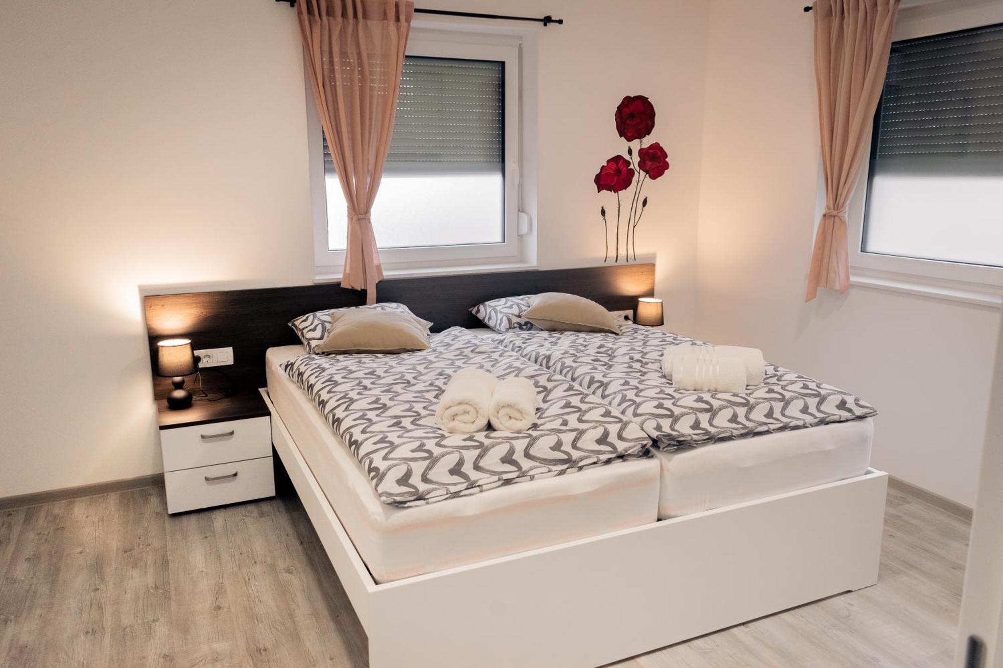 Prima Countryside Apartments Zirovnica Room photo